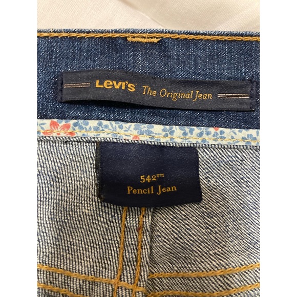 Levi’s 542 Distressed Straight Leg Pencil Jean Size 8 M. - Picture 5 of 9